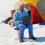 Ralf am Thinkpad beim Arbeiten